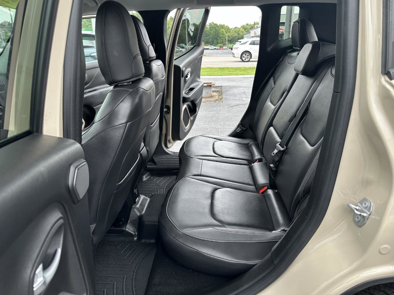 Used 2015 Jeep Renegade Limited AWD/4WD image 29