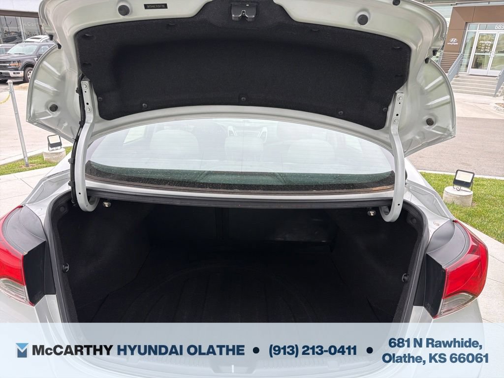 Used 2015 Hyundai Elantra SE w/ Option Group 02 FWD image 17