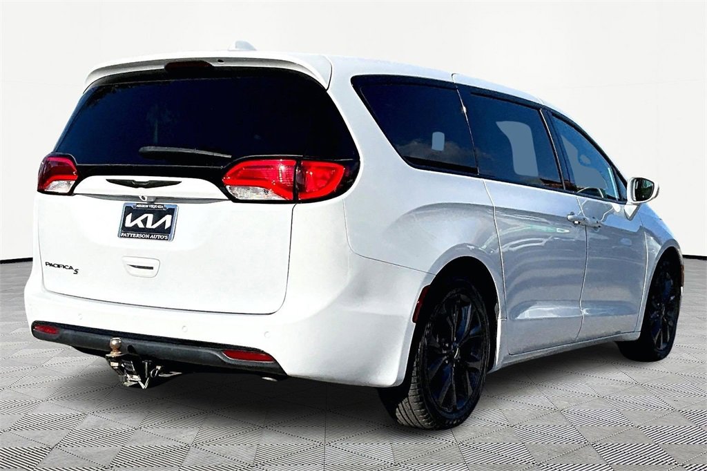 Used 2019 Chrysler Pacifica Touring Plus w/ S Appearance Package image 2