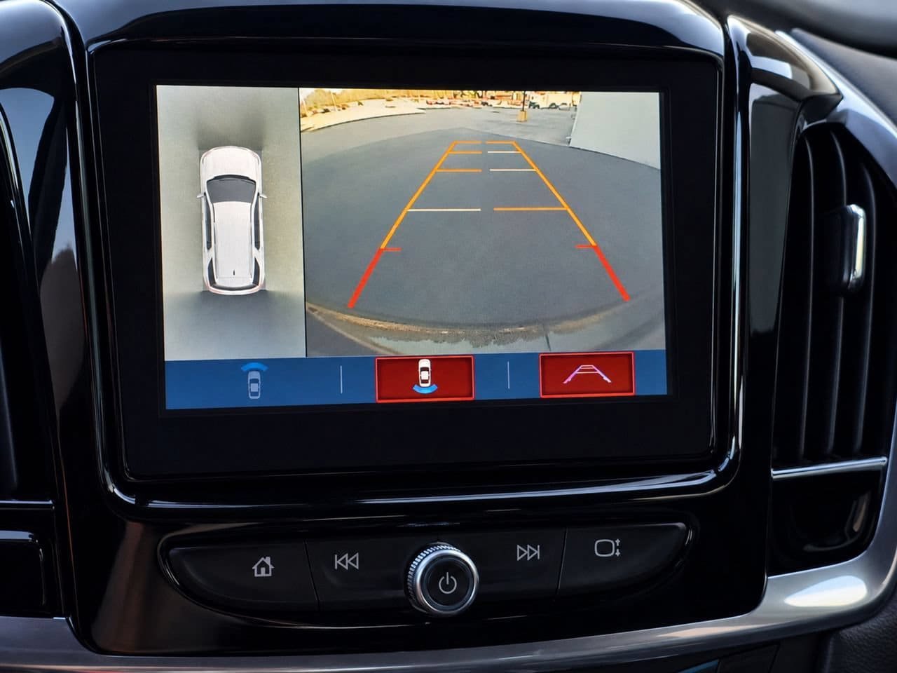 Used 2019 Chevrolet Traverse Premier w/ Redline Edition FWD image 18