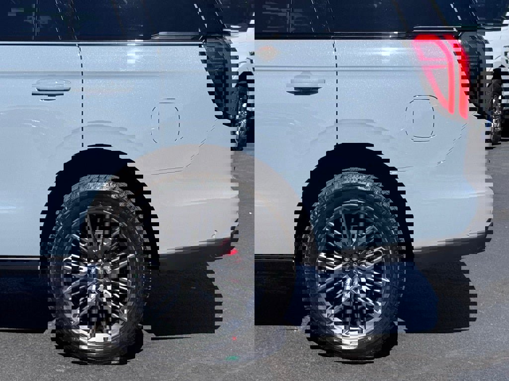 New 2025 Ford Expedition Platinum w/ Stealth Performance Package image 43