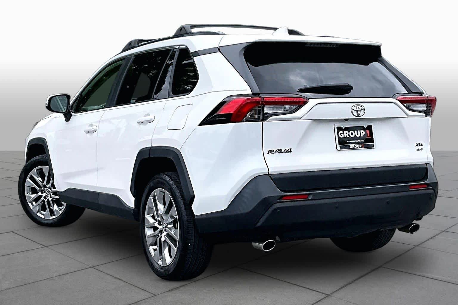 Used 2020 Toyota RAV4 XLE Premium AWD/4WD image 12