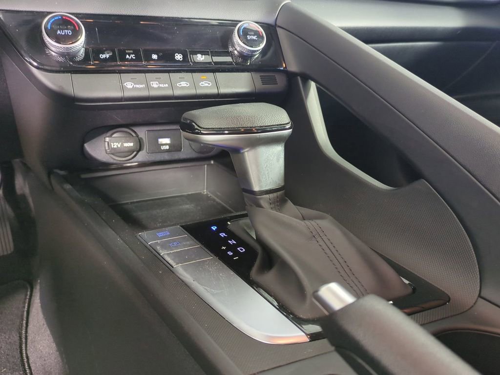 Certified 2024 Hyundai Elantra SEL image 20