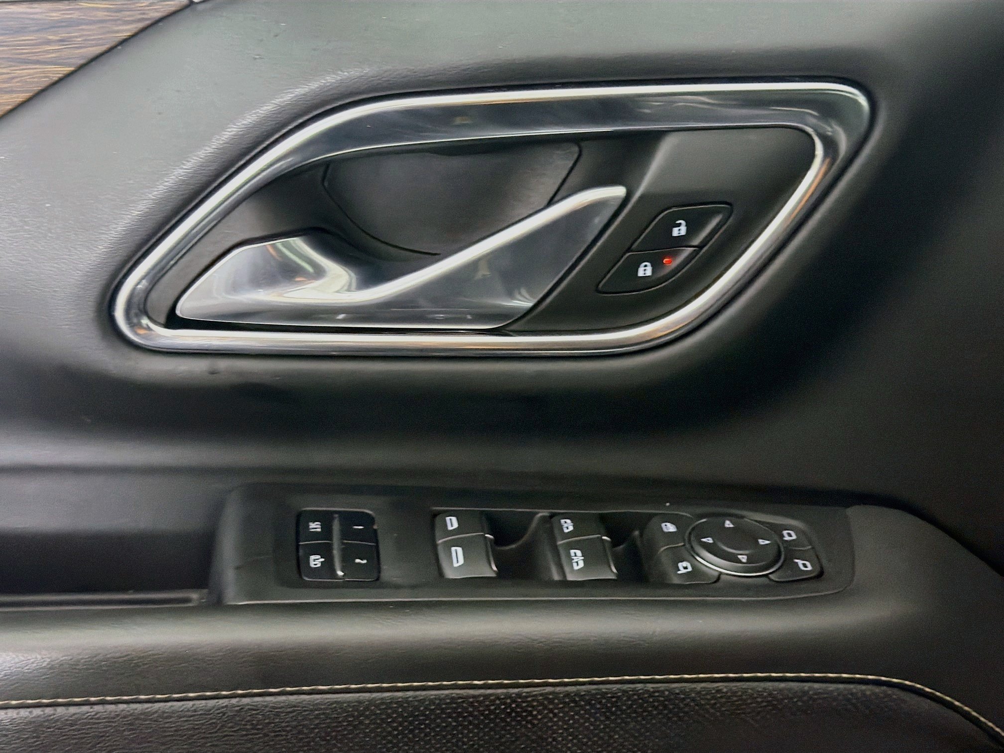 Used 2023 Chevrolet Suburban Premier RWD image 15