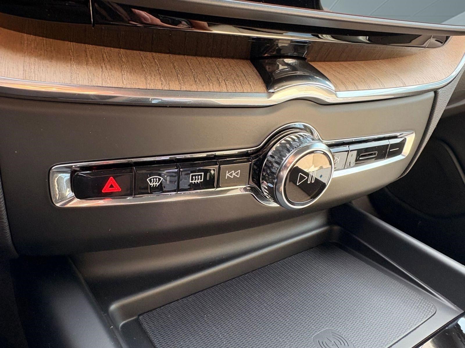 New 2026 Volvo XC60 T8 Core w/ Climate Package image 18