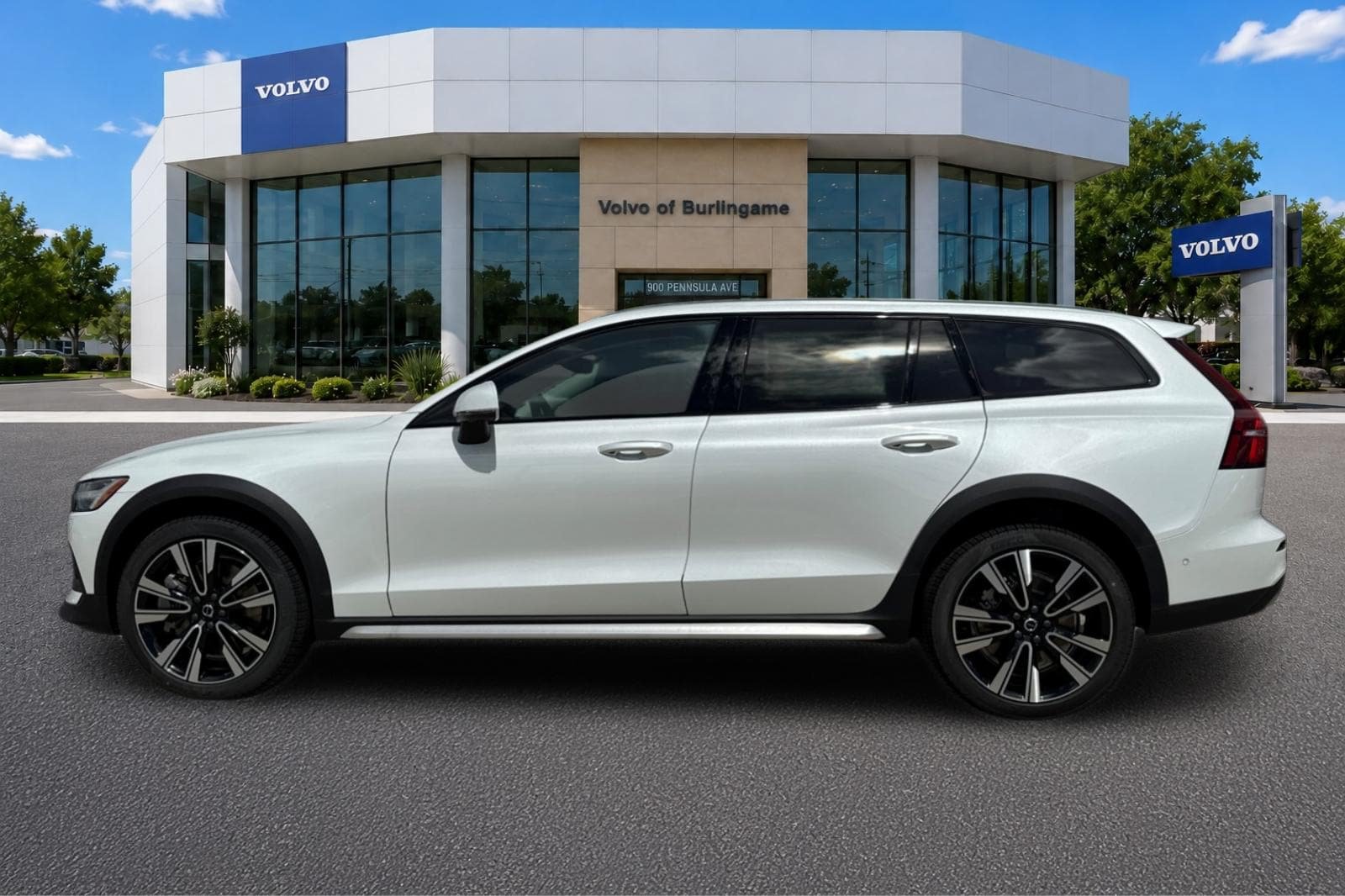 New 2026 Volvo V60 B5 Cross Country Ultra w/ Climate Package AWD/4WD image 6