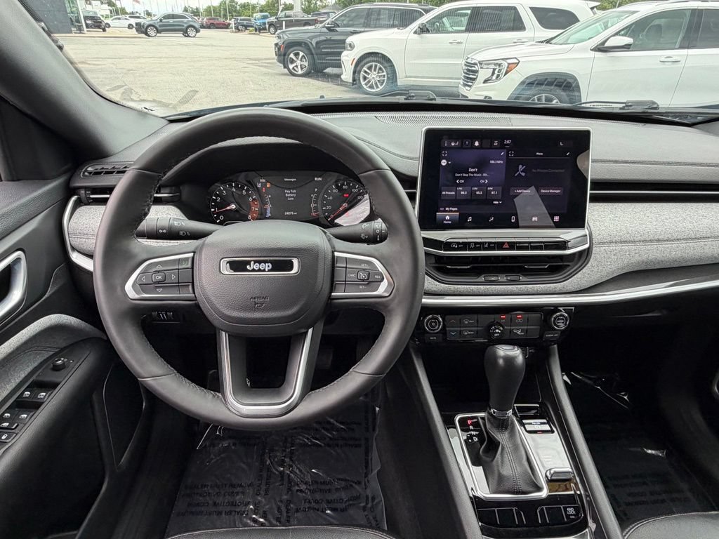 Used 2023 Jeep Compass Latitude AWD/4WD image 15