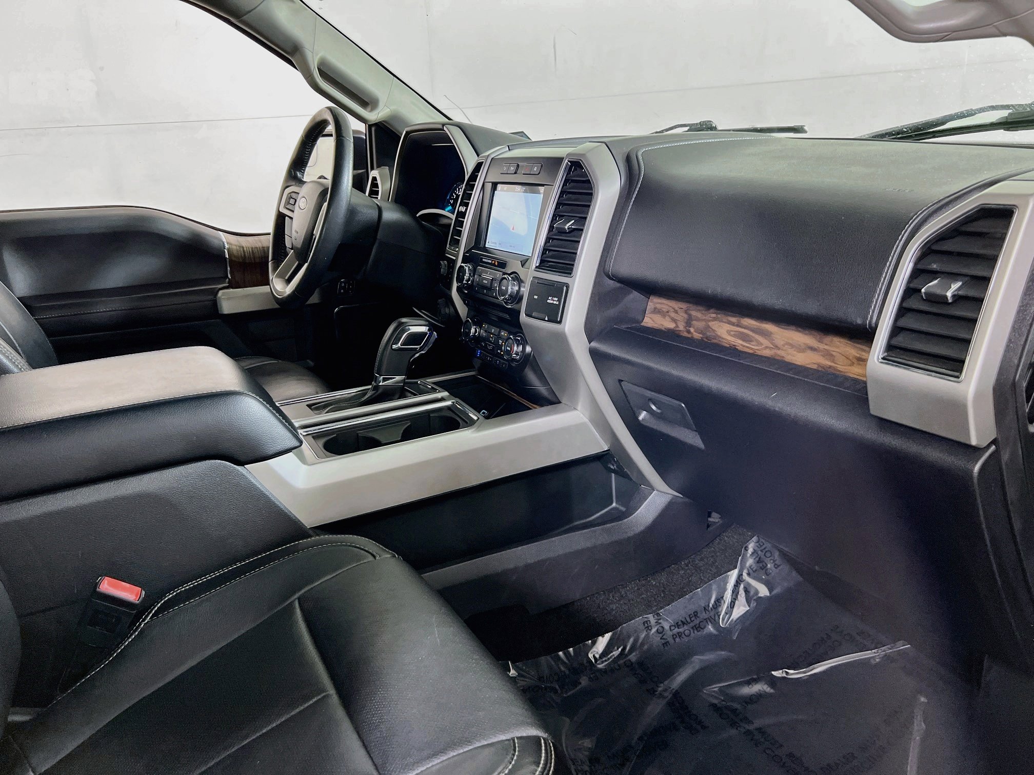 Used 2018 Ford F150 Lariat w/ Max Trailer Tow Package image 28