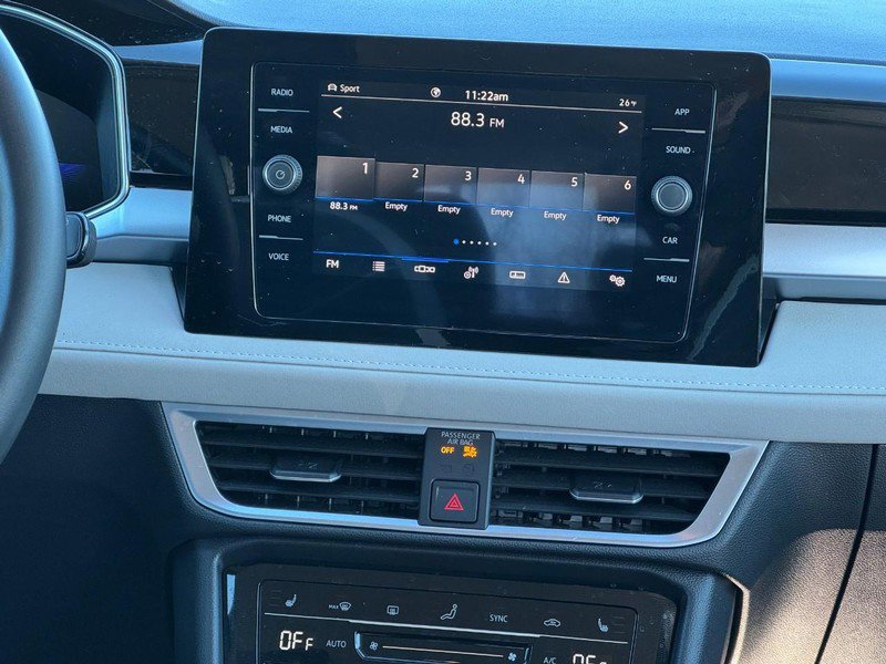 Used 2025 Volkswagen Taos SE image 13