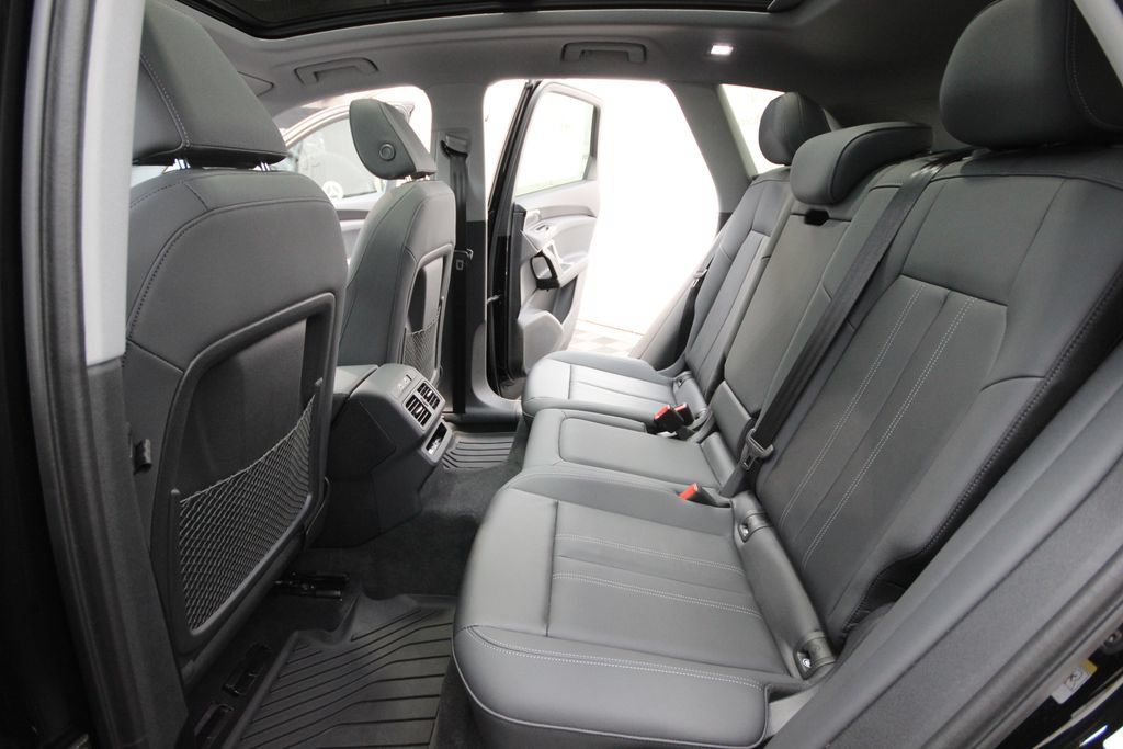 Used 2025 Audi Q5 Premium w/ Convenience Package AWD/4WD image 27