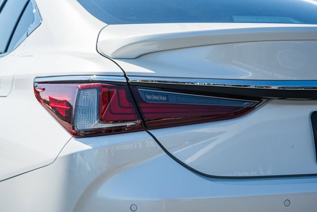 Used 2024 Lexus ES 350 Ultra Luxury w/ Accessory Package (Z2) FWD image 7