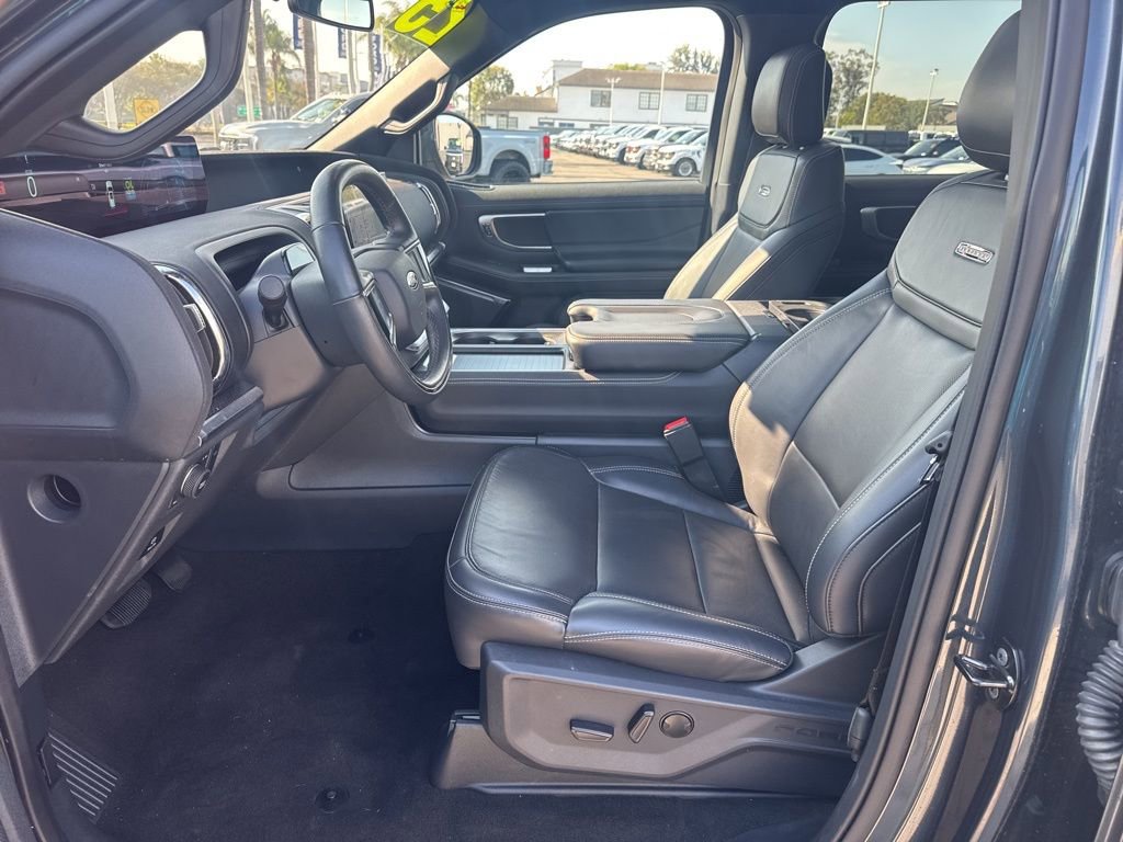 Used 2025 Ford Expedition Platinum w/ Stealth Performance Package AWD/4WD image 21