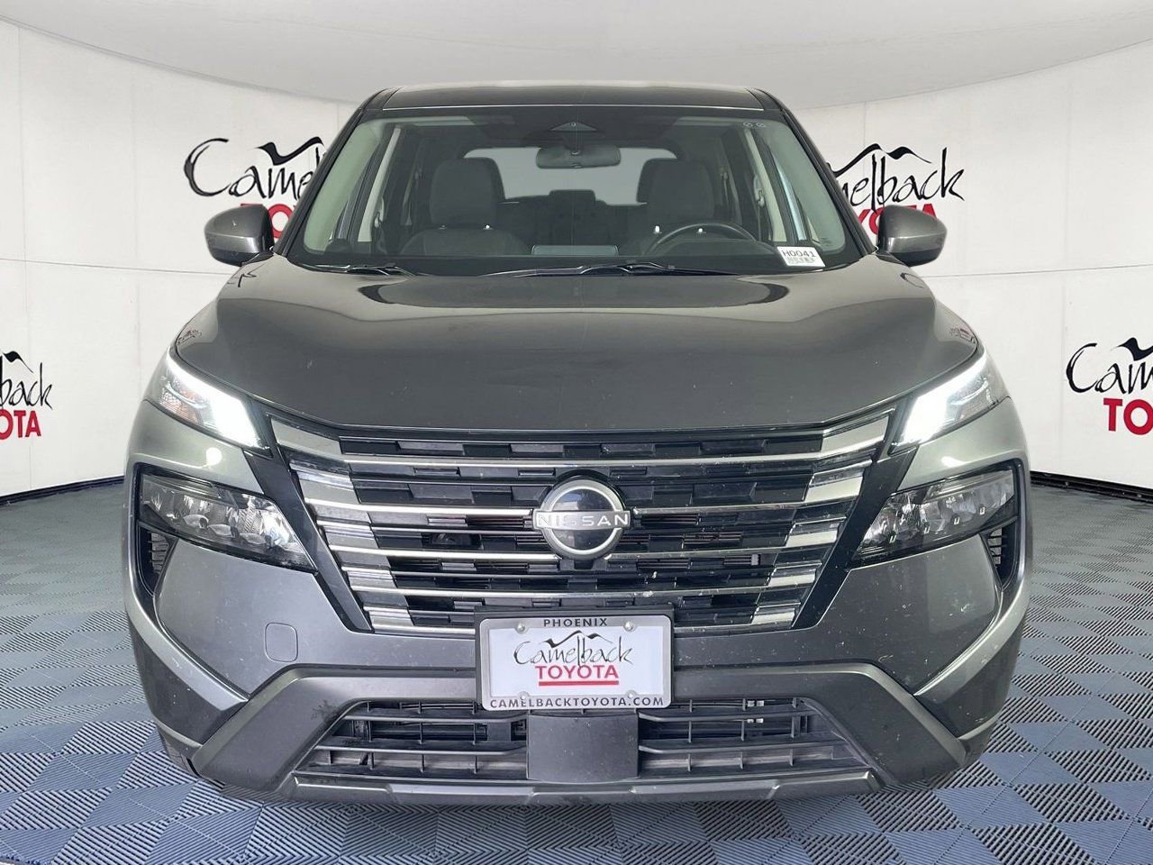 Used 2025 Nissan Rogue SV FWD image 3