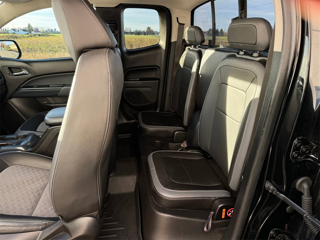 Used 2017 Chevrolet Colorado Z71 w/ Z71 Midnight Edition image 24