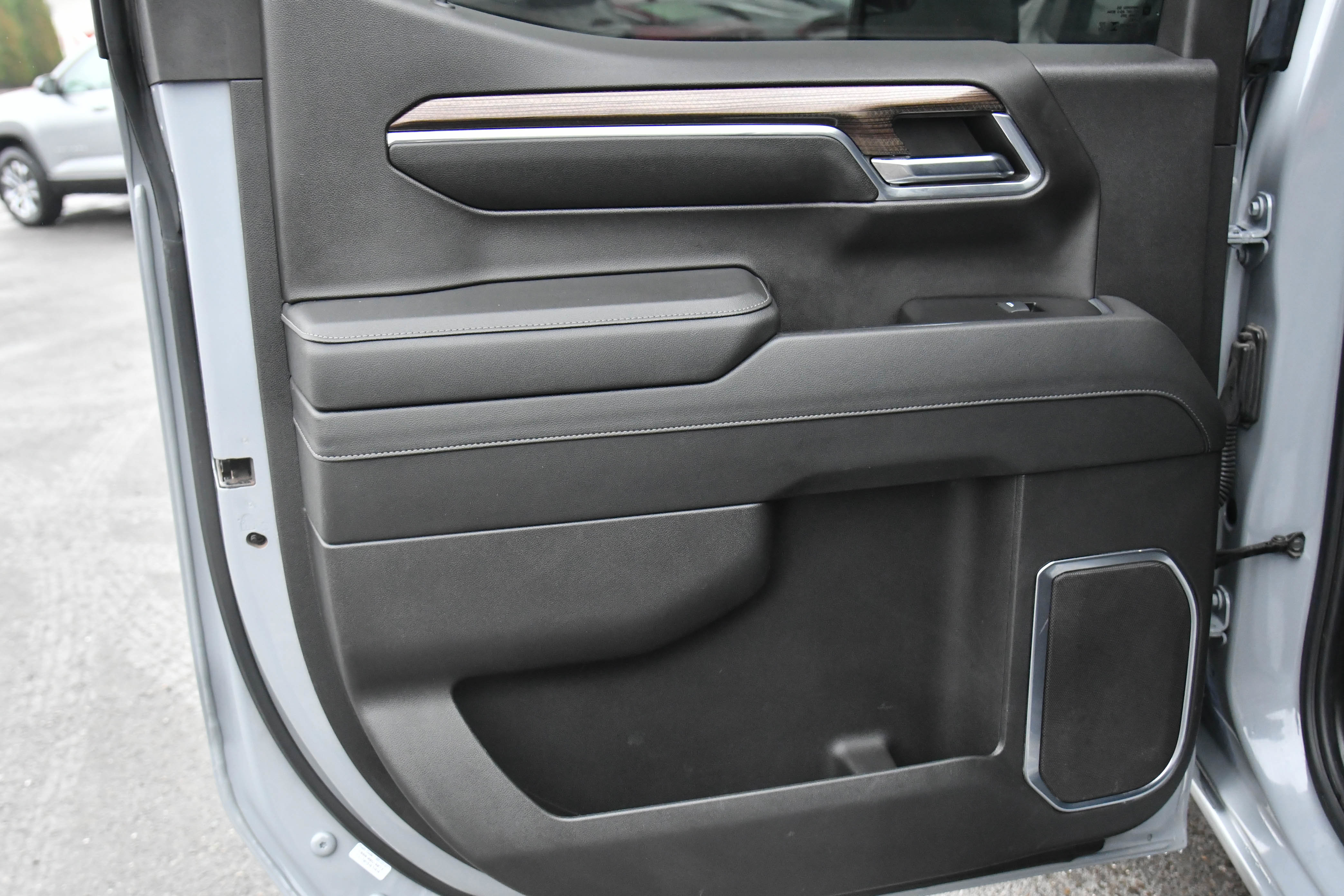 Used 2024 Chevrolet Silverado 1500 LT image 33