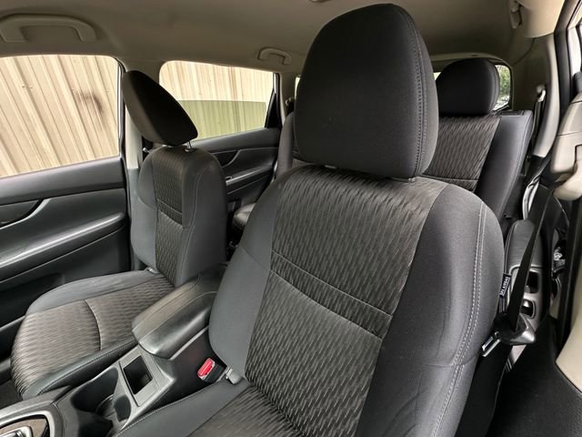 Used 2017 Nissan Rogue S w/ Appearance Package image 11