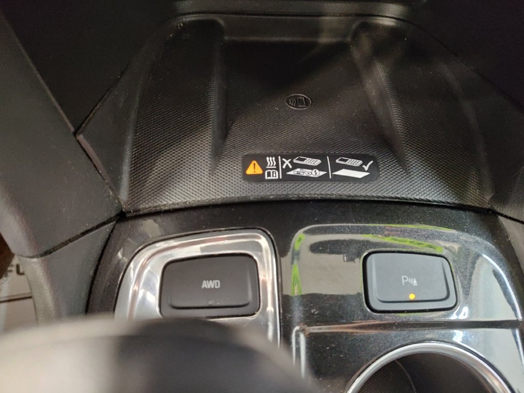Used 2022 Chevrolet Equinox Premier AWD/4WD image 24