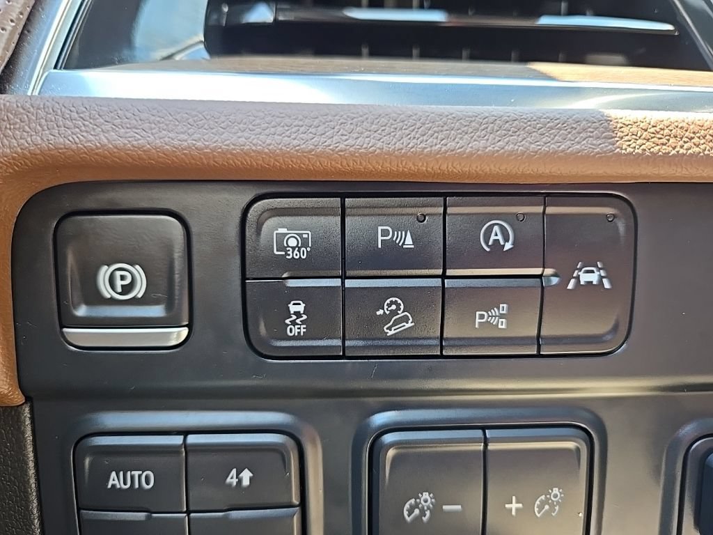 Used 2025 Chevrolet Suburban High Country AWD/4WD image 22