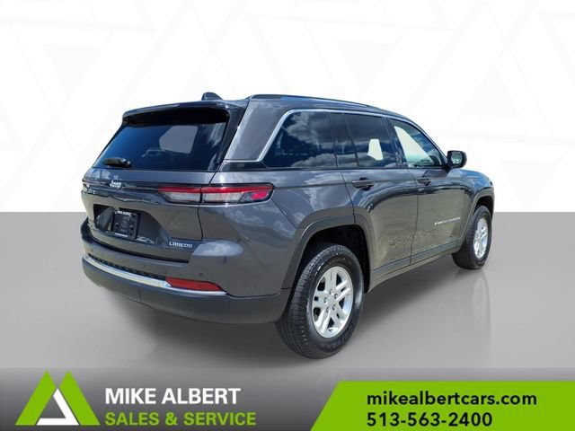 Used 2023 Jeep Grand Cherokee Laredo AWD/4WD image 7