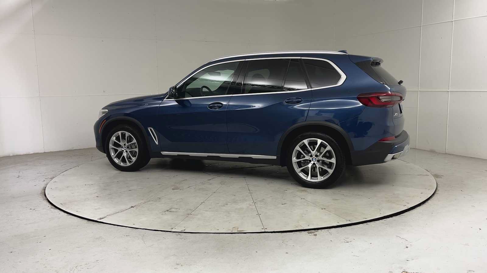 Used 2023 BMW X5 xDrive40i w/ Premium Package AWD/4WD image 4