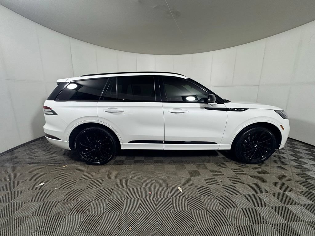 Certified 2025 Lincoln Aviator Reserve w/ Jet Appearance Package AWD/4WD image 6
