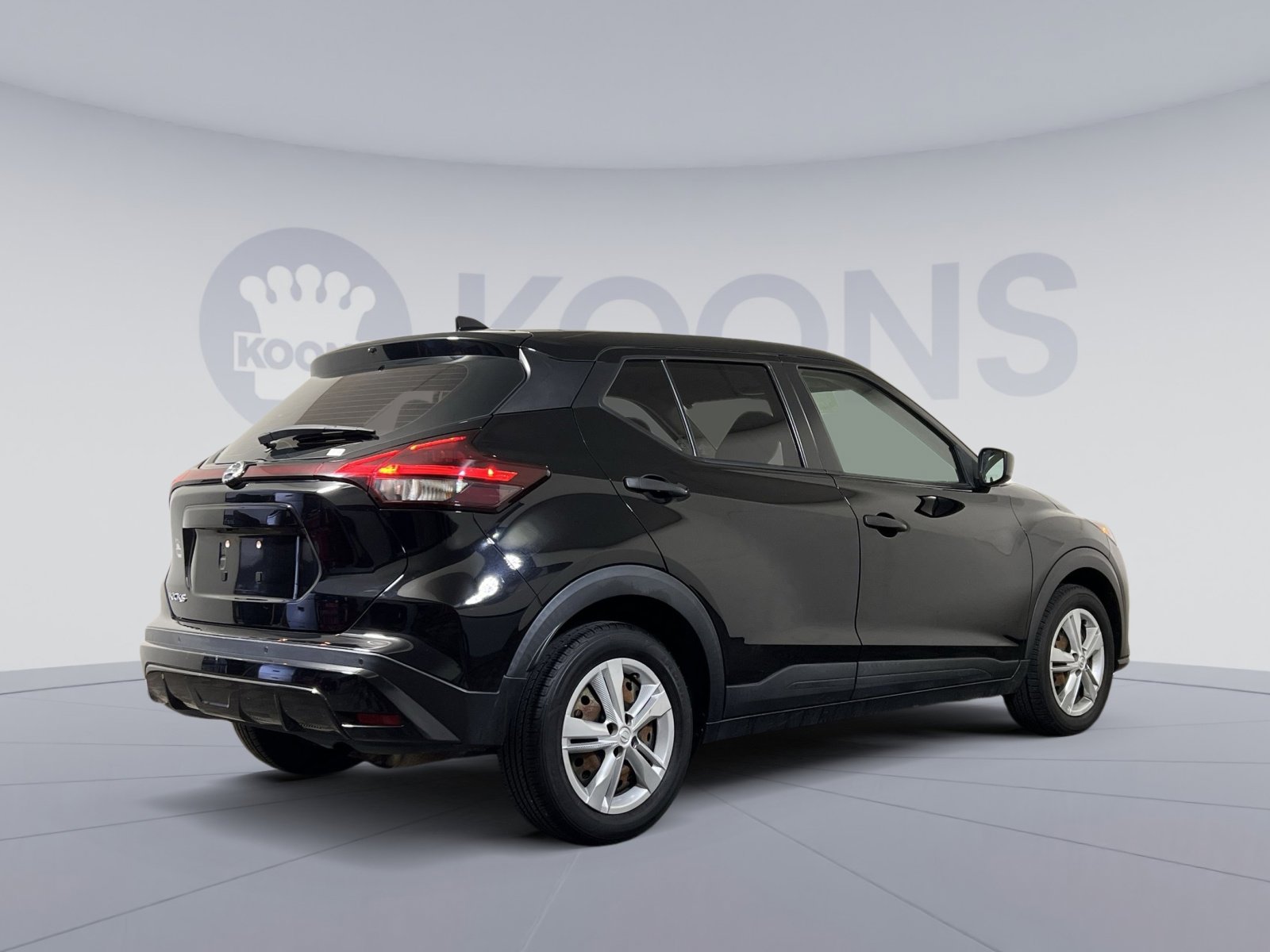 Used 2021 Nissan Kicks S image 5