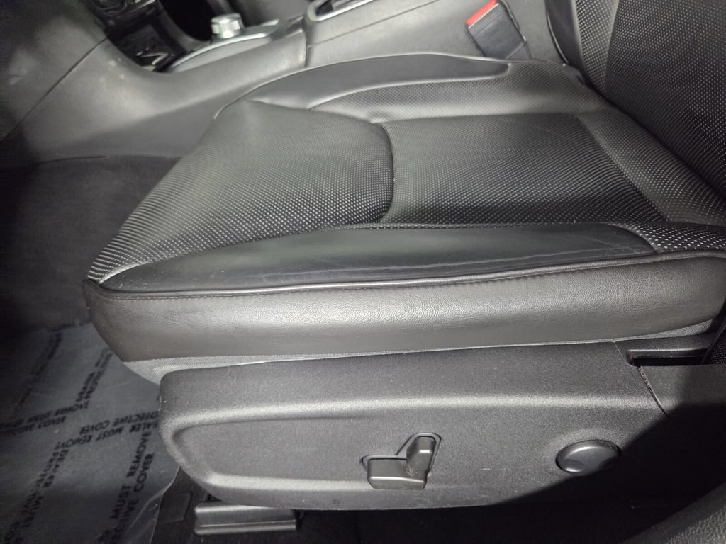 Used 2023 Chrysler 300 Touring L w/ Comfort Group RWD image 10