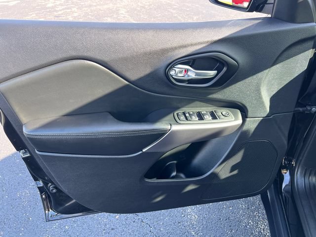 Used 2022 Jeep Cherokee Latitude Lux w/ Mopar Interior Package FWD image 9