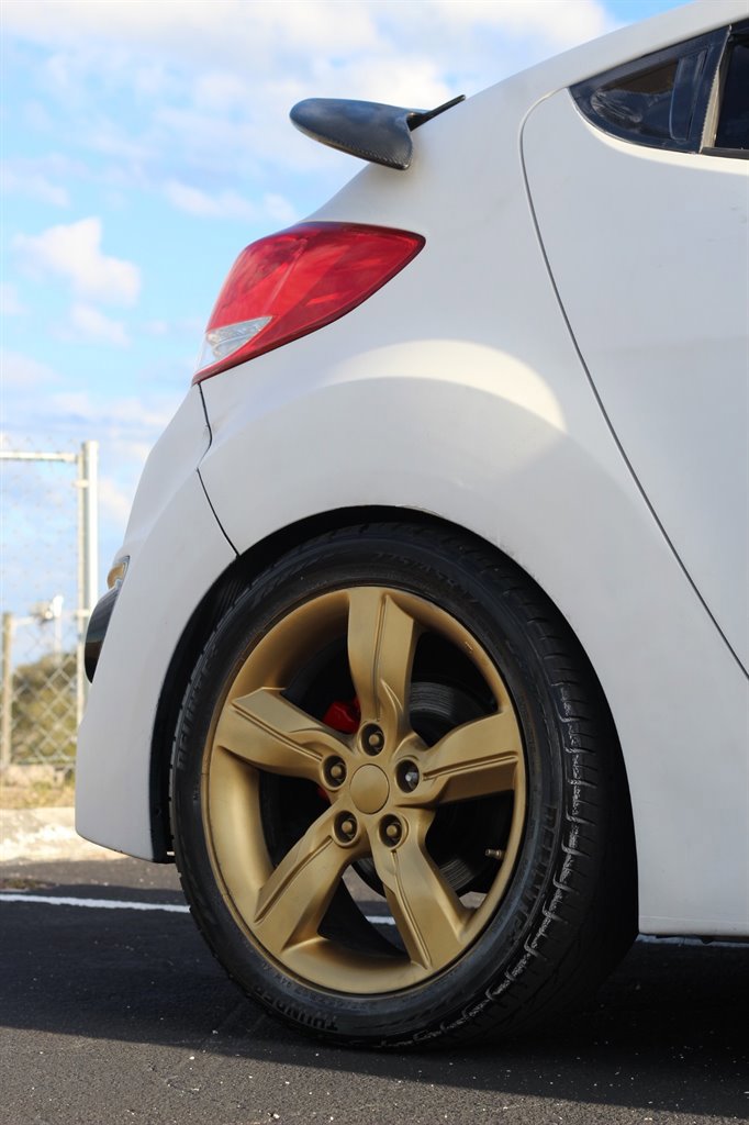 Used 2012 Hyundai Veloster image 3