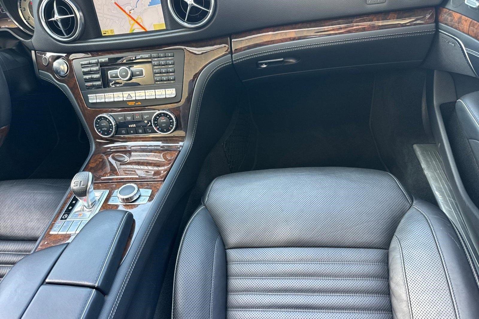 Used 2013 Mercedes-Benz SL 550 w/ Premium Pkg image 29