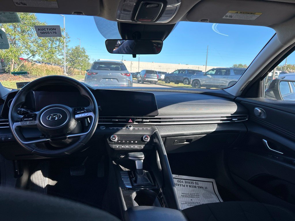 Used 2023 Hyundai Elantra SEL w/ Convenience Package FWD image 5