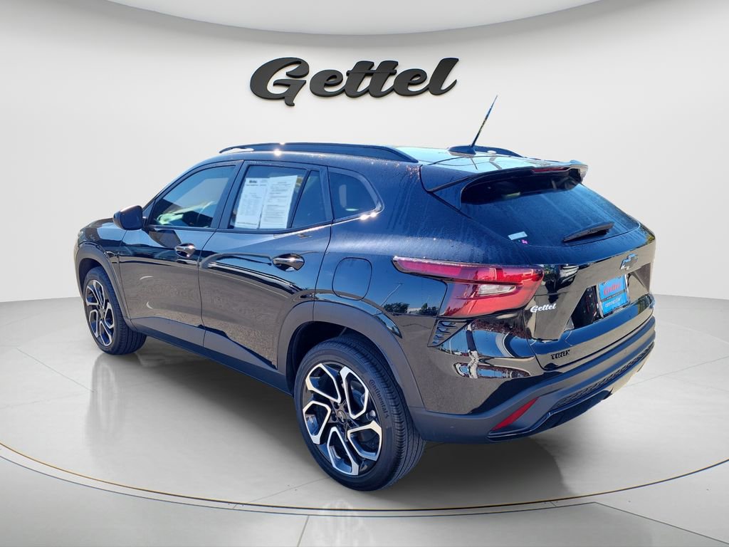 Used 2024 Chevrolet Trax RS w/ Driver Confidence Package image 14