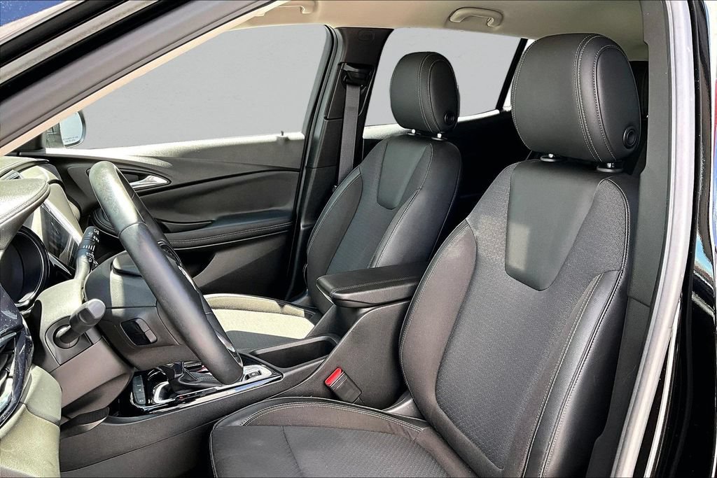 Used 2021 Buick Encore GX Select w/ Sport Touring Package FWD image 21