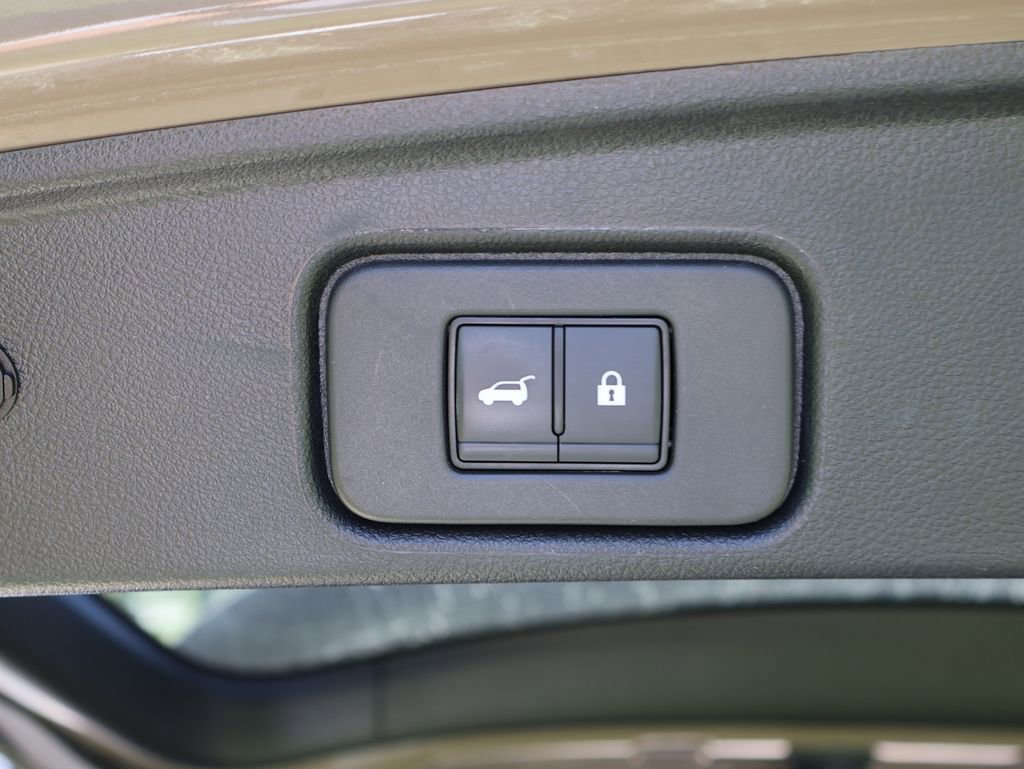 Used 2024 Nissan Pathfinder Platinum w/ Cargo Package AWD/4WD image 18