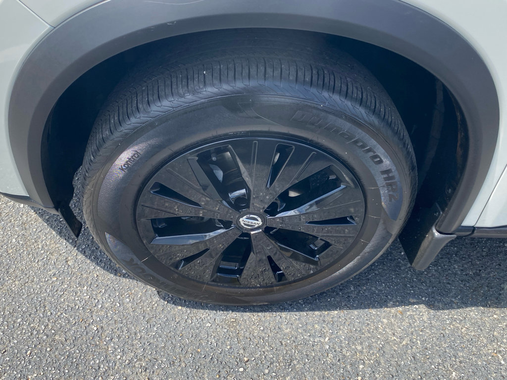 Used 2021 Nissan Rogue SV image 16