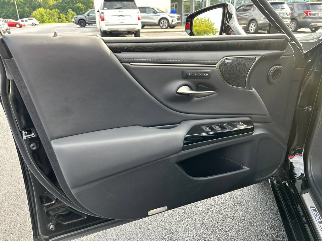 Used 2024 Lexus ES 300h w/ Accessory Package (Z2) FWD image 11