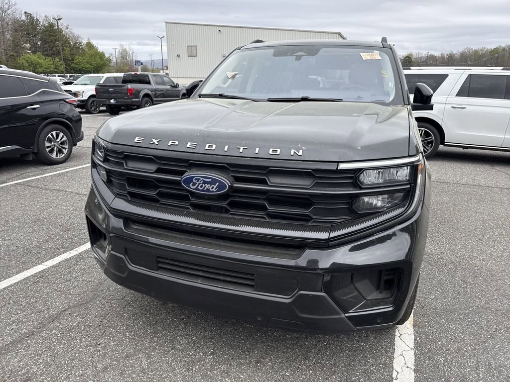 Used 2025 Ford Expedition Active AWD/4WD image 6