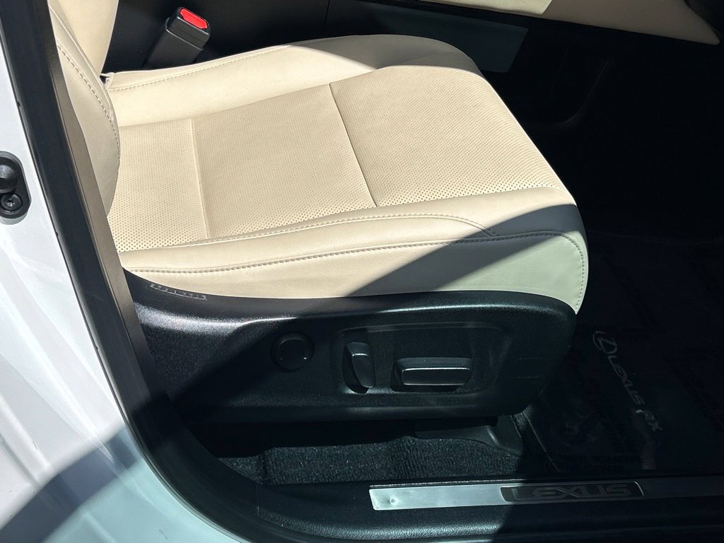 Used 2022 Lexus RX 350L Premium w/ Premium Package AWD/4WD image 45