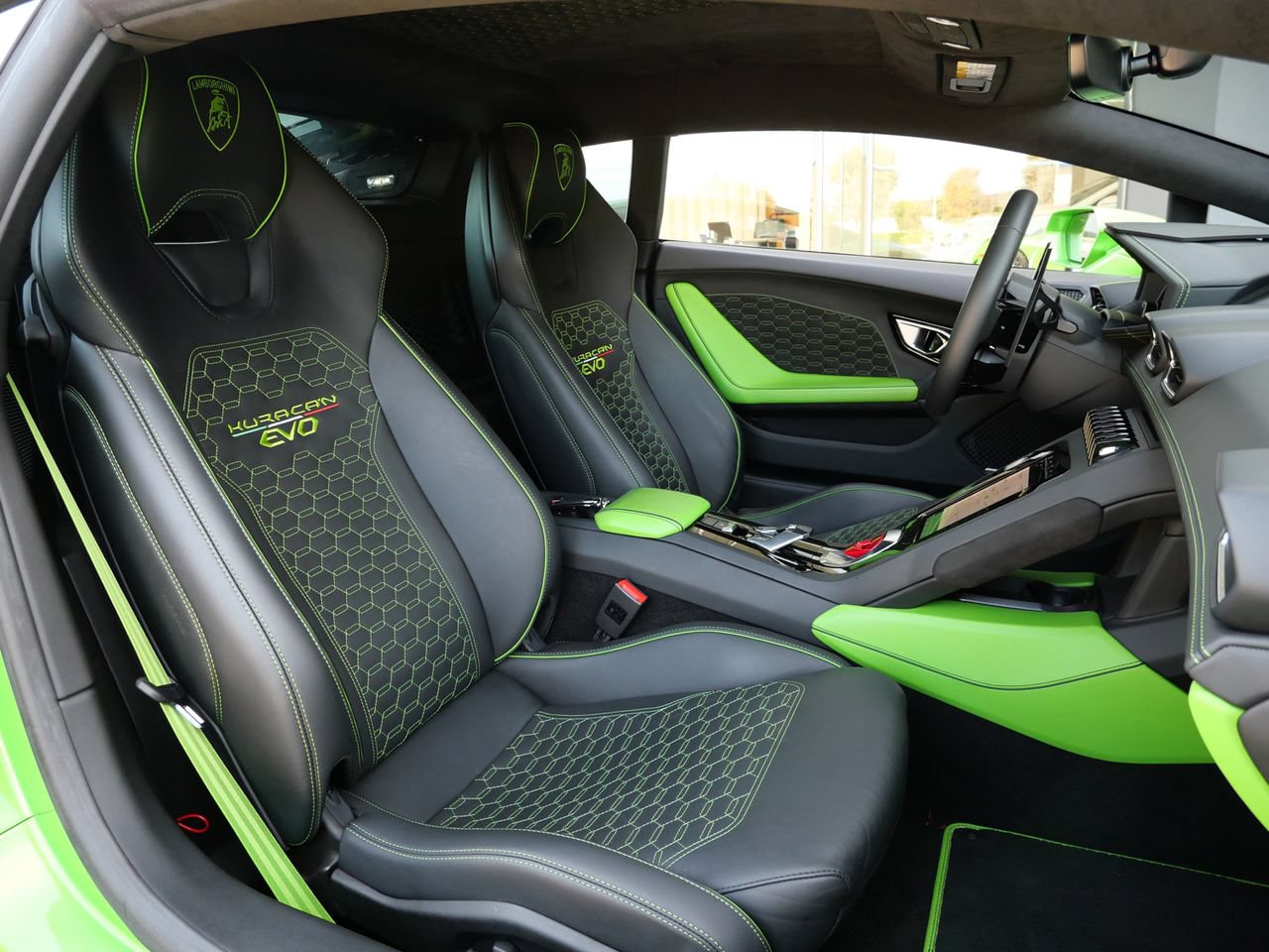 Used 2021 Lamborghini Huracan EVO RWD image 8