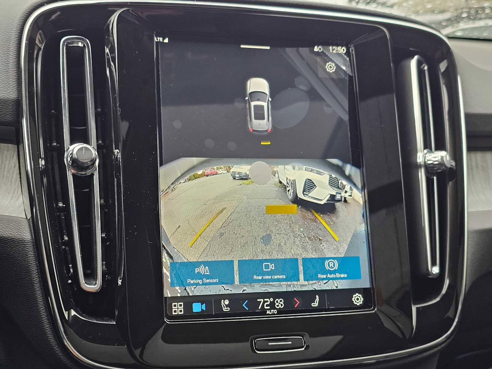 New 2025 Volvo XC40 B5 Core w/ Protection Package Premier image 27