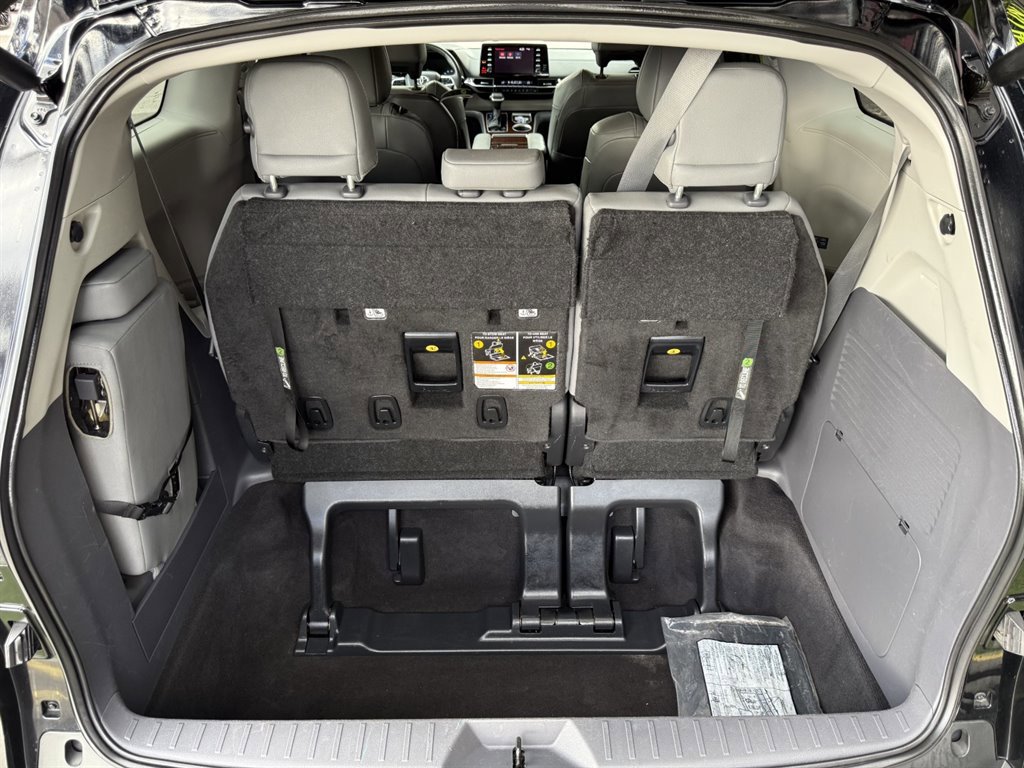 Used 2023 Toyota Sienna XLE image 39