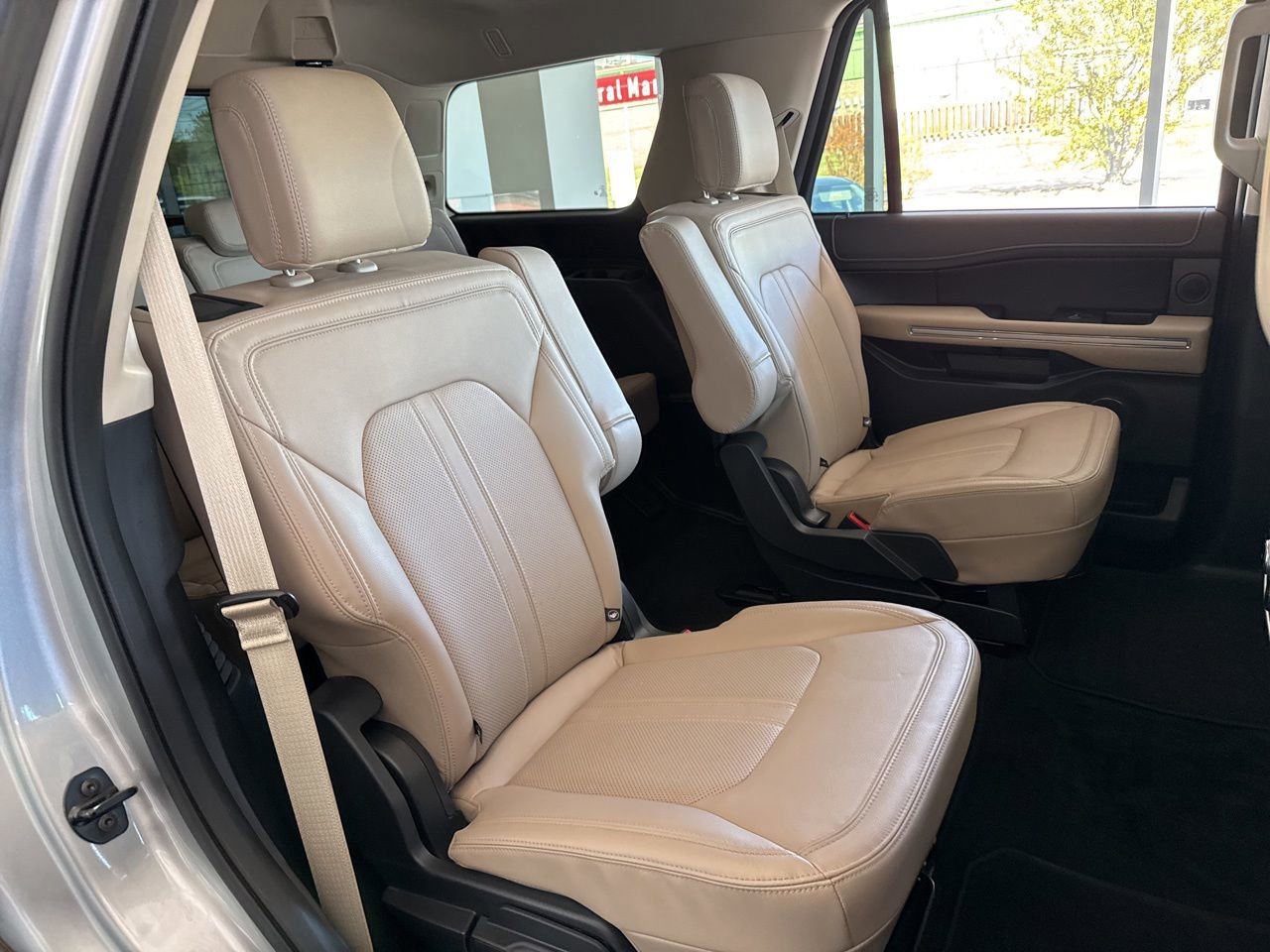 Used 2024 Ford Expedition Limited image 46
