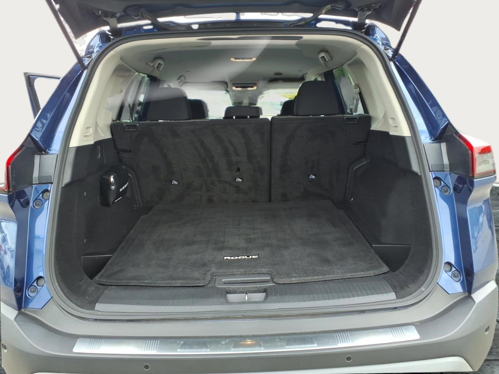 Used 2022 Nissan Rogue SV AWD/4WD image 14