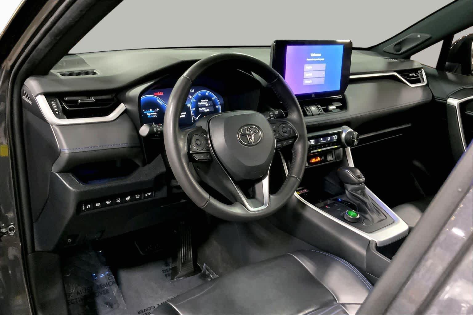 Used 2023 Toyota RAV4 XSE AWD/4WD image 18