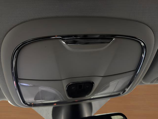 Used 2020 Jeep Cherokee Limited image 24