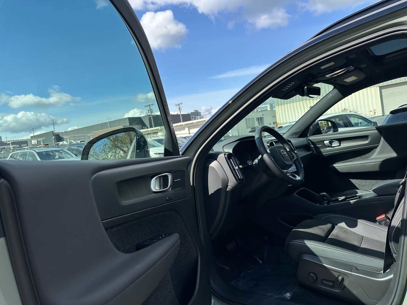 Certified 2023 Volvo XC40 Recharge Ultimate w/ Protection Package Premier AWD/4WD image 21