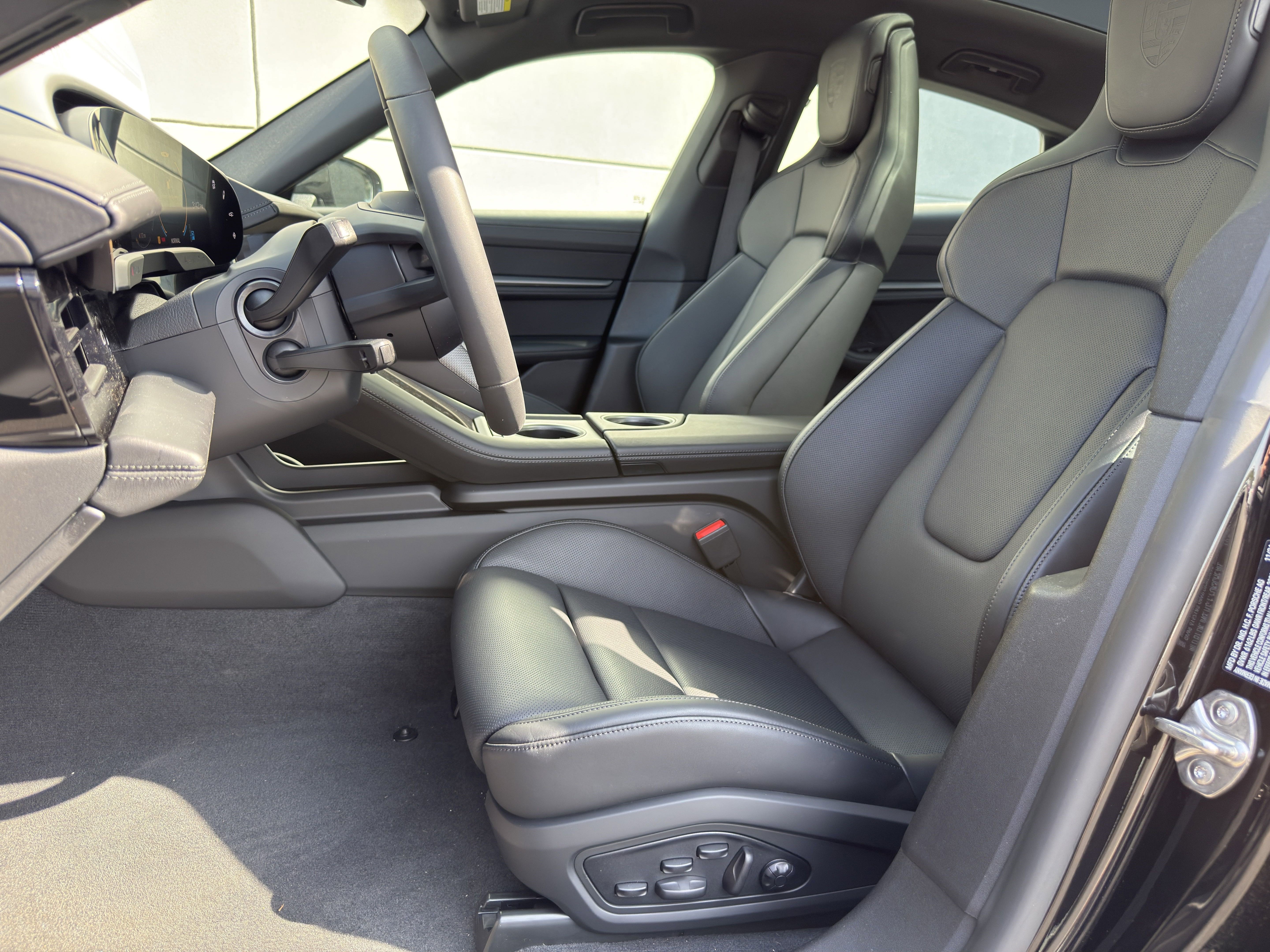 Used 2025 Porsche Taycan image 5