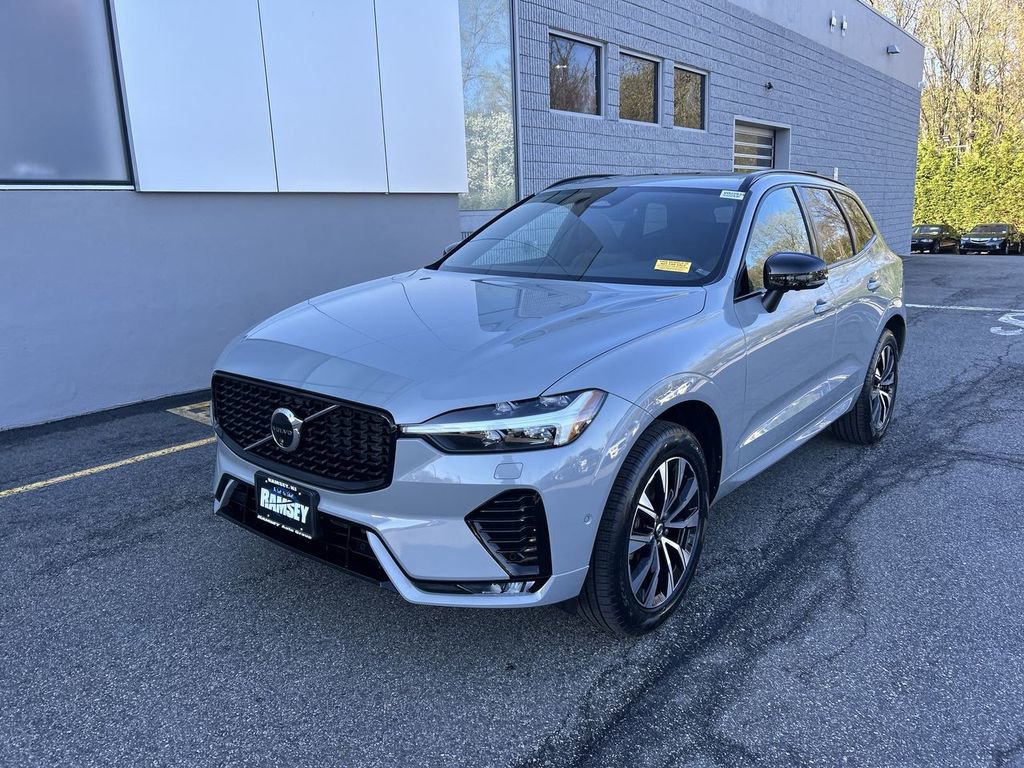 Certified 2024 Volvo XC60 B5 Plus w/ Climate Package image 4