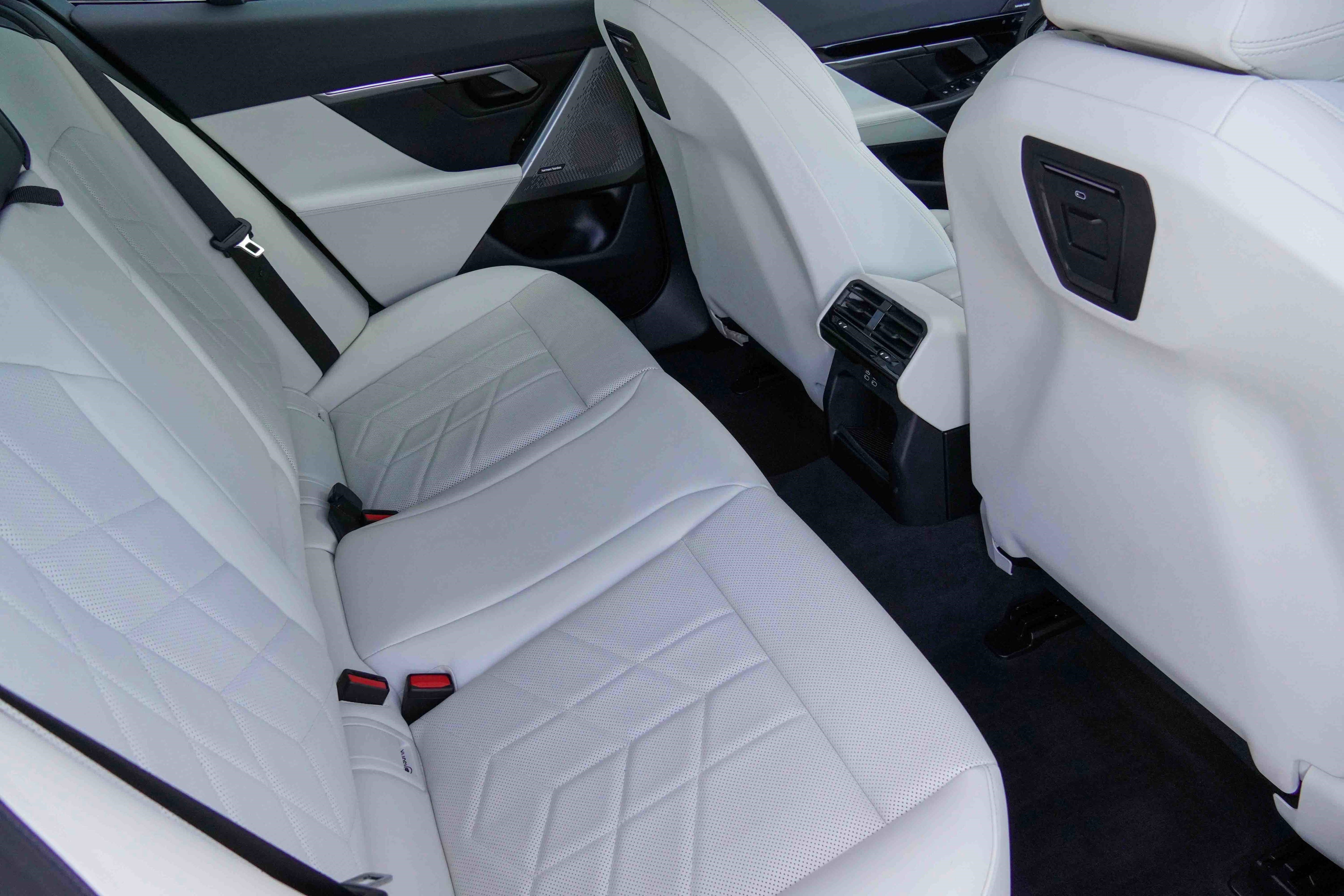 Certified 2025 BMW 530i xDrive image 34