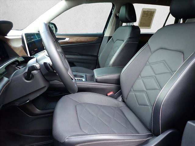 Used 2024 Volkswagen Atlas SE AWD/4WD image 10